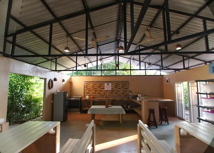 Hotel Jungles Edge Hotel, Jiu Jitsu, Muay Thai Retreat Center