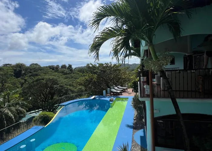 Jungles Edge Hotel, Jiu Jitsu, Muay Thai Retreat Center Hotel