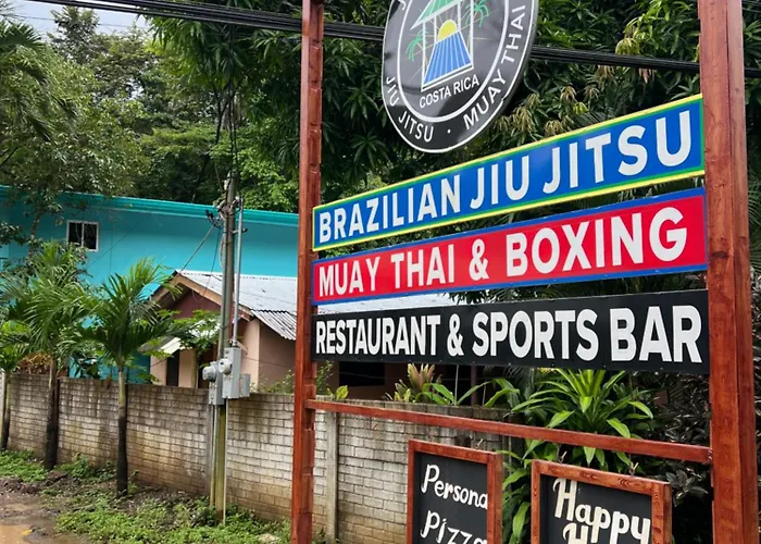 Hotel Jungles Edge Hotel, Jiu Jitsu, Muay Thai Retreat Center Nosara