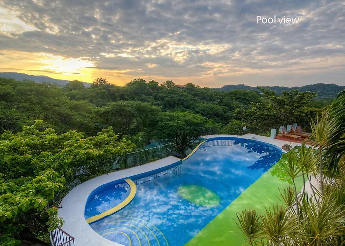 Hotel Jungles Edge Hotel, Jiu Jitsu, Muay Thai Retreat Center Nosara