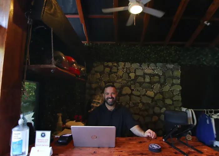 Jungles Edge Hotel, Jiu Jitsu, Muay Thai Retreat Center