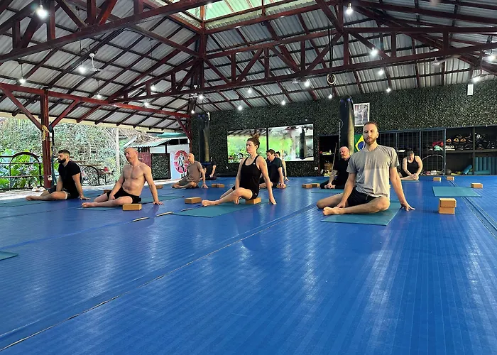 Jungles Edge Hotel, Jiu Jitsu, Muay Thai Retreat Center Hotel