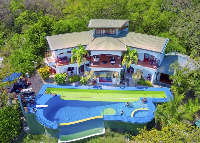 Jungles Edge Hotel, Jiu Jitsu, Muay Thai Retreat Center Hotel